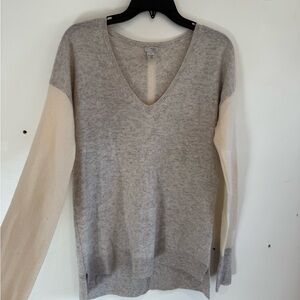 Halogen 100% Cashmere  Sweater in Gray and Cream Colorblock Minimalist Basics